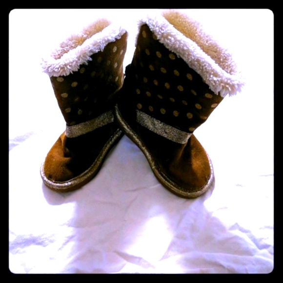 OshKosh B'gosh Fur Lined Polka Dot Boots - Picture 1 of 6